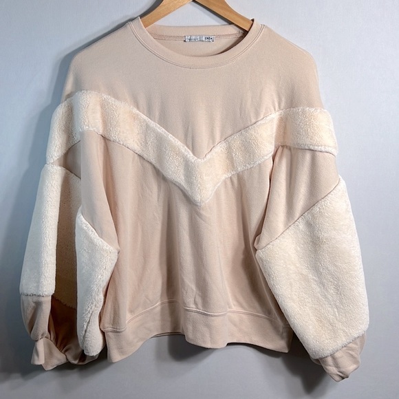 Zara Faux Fur Trim Oversized Sweatshirt size S - Picture 2 of 7
